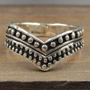Size 6.5 Sterling Silver Dotted V Design Band Ring